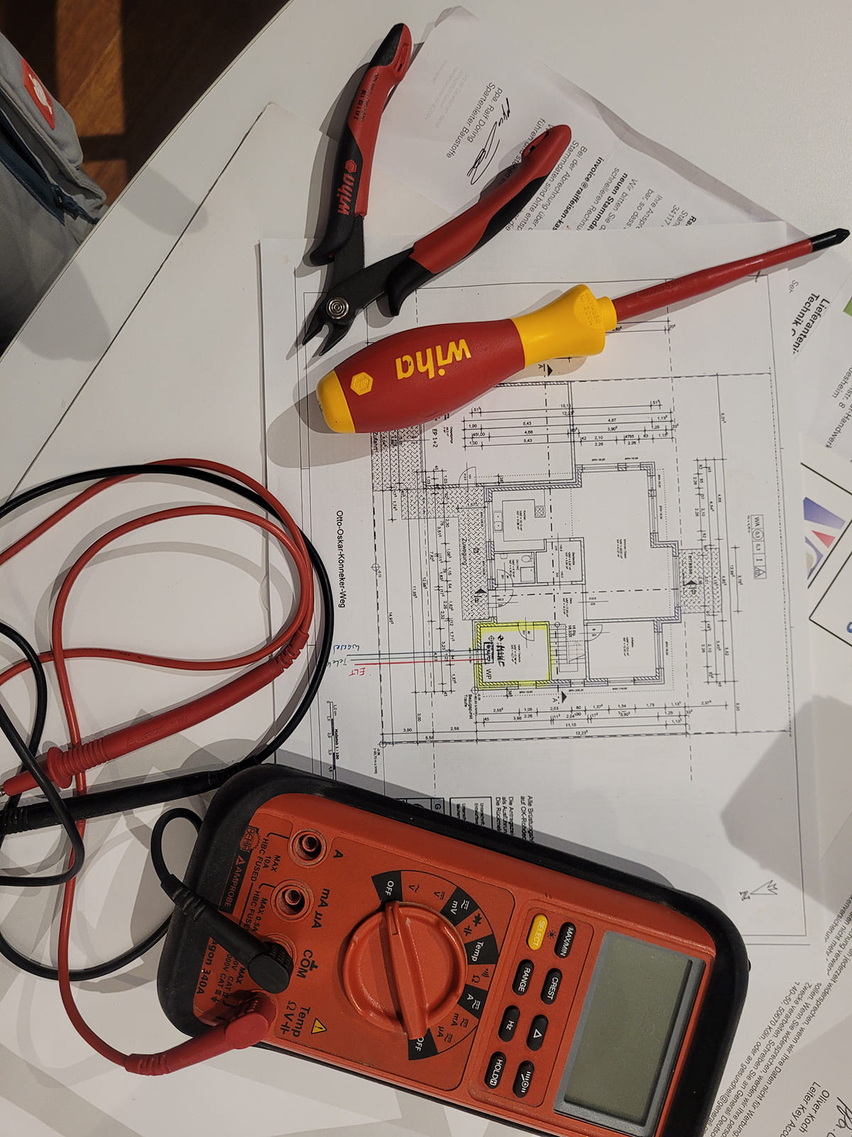 Werkzeug für Elektroinstallationen